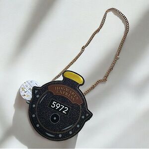 🧙🏻- Skinny Dip - Harry Pottet - Hogwarts Express -
Crossbody Bag